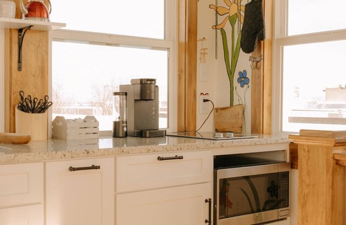 Old Town Pocatello Apartment | Downtown Tiny Treehouse, incredible view!