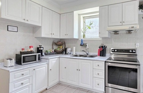 Trinity - Bellwoods Apartment | Downtown Toronto 1 bedroom unit Near Trinity bellwood park