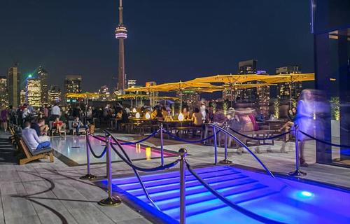 Trinity - Bellwoods Apartment | Downtown Toronto 3 Bedrooms - 1 Free Parking