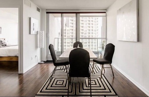 Fort York Apartment | Downtown Toronto+Free Parking+City view