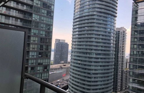 Downtown Toronto Condo | DOWNTOWN TORONTO LUXURY FURNISHED SUITE CN TOWER MTCC RIPLEY's AQUARIUM CITY