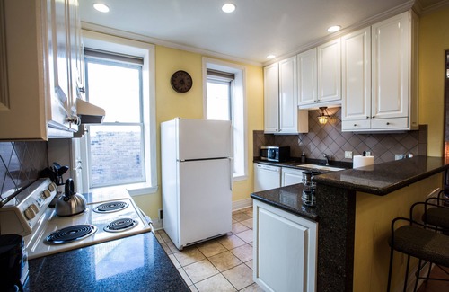 Glenwood Springs Apartment | Downtown Unit Sleeps 4 Private, Roomy, walking distance to everything, dogs ok