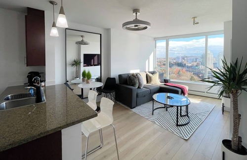 Central Condo | Downtown Vancouver with False Creek View, across from Rogers Arena & BC Place