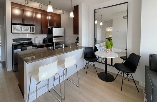 Central Condo | Downtown Vancouver with False Creek View, across from Rogers Arena & BC Place