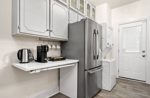 Kingston Apartment | Downtown Victorian townhouse