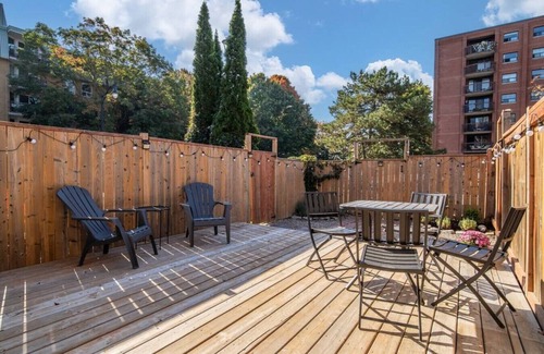 Kingston Apartment | Downtown Victorian townhouse