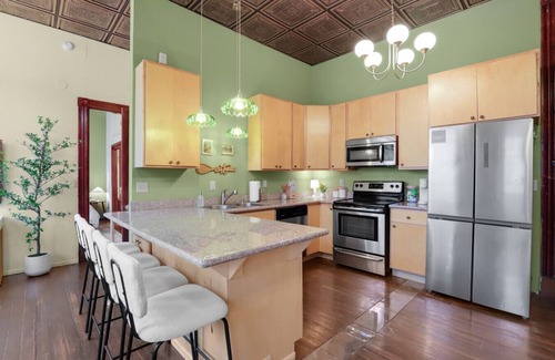 Great Falls Apartment | Downtown View | In Unit Laundry | Parking| King Bed