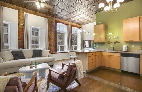 Great Falls Apartment | Downtown View | In Unit Laundry | Parking| King Bed