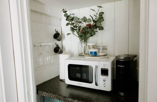 Wimberley Condo | Downtown - Walk to Wimberley Square! Studio 2 @ Beer Ranch Project Inn