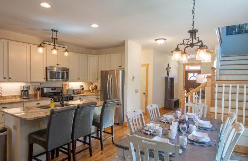 West Jefferson House | Downtown West Jefferson Home - Fireplace - Sleeps 8