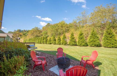 West Jefferson House | Downtown West Jefferson Home - Fireplace - Sleeps 8