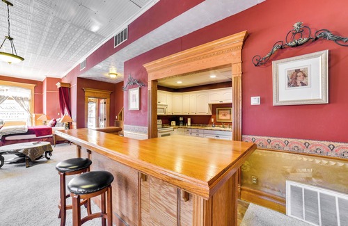 Yankton Apartment | Downtown Yankton Suite: Walk to Restaurants!