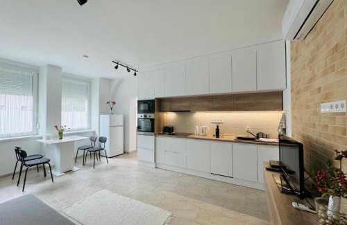 Debrecen Apartment | DowntownKate