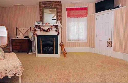 Ste Genevieve Apartment | Dr. Hertich House was built in 1850 & is in the heart of historic Ste. Genevieve