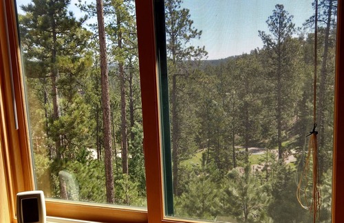 Benchmark Cabin | Dragon's Lair Large Deck and Mountaintop View.