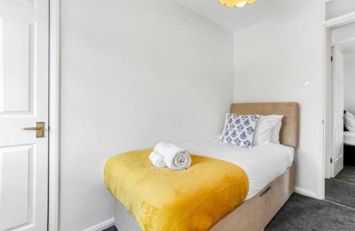 Wellingborough House | Dragonfly Nook perfect for families and business travelers