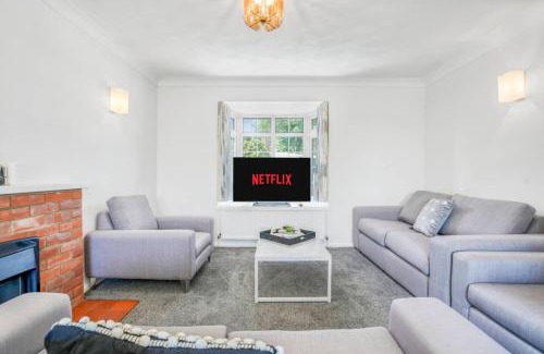 Wellingborough House | Dragonfly Nook perfect for families and business travelers