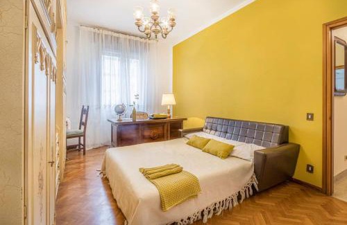 Old Town Apartment | Drake's Royal Suite - City Centre & Train Station