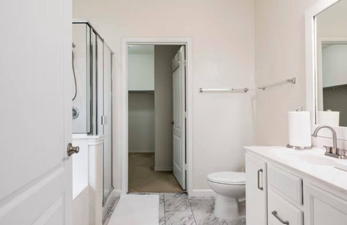 Austin House | Dream 4-Bedroom Oasis in Vibrant South Austin – Space, Style & Location!