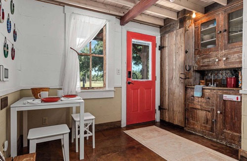 Fredericksburg Cabin | Dream Catcher, Hot tub, Fire Pit, Pet Friendly