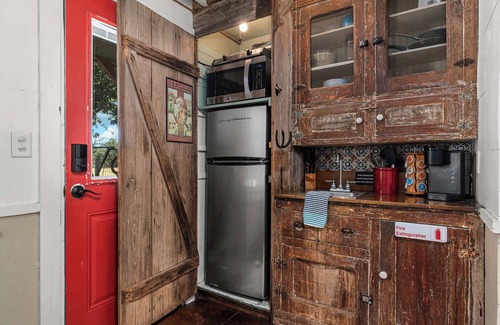 Fredericksburg Cabin | Dream Catcher, Hot tub, Fire Pit, Pet Friendly