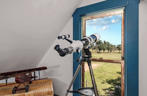 Fredericksburg Cabin | Dream Catcher, Hot tub, Fire Pit, Pet Friendly