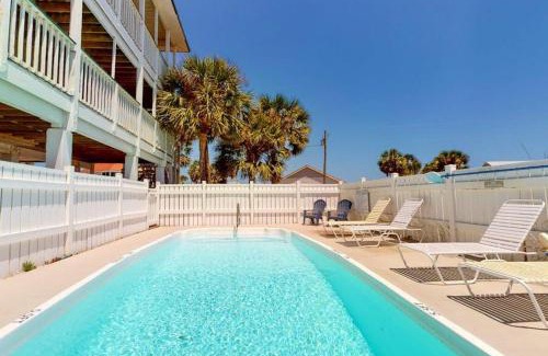 East End House | Dream Chaser-Private Pool-Pet Friendly-Directly across from boardwalk to beach