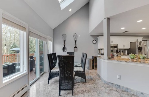 Stony Point Villa | DREAM Home, Pool, Hot Tub, Game Rm & Mountains.
