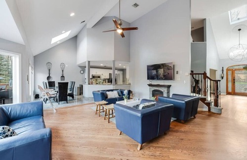 Stony Point Villa | DREAM Home, Pool, Hot Tub, Game Rm & Mountains.