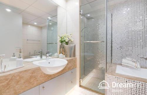 Dubai Festival City Apartment | Dream Inn - Contemporary 2BR Marsa Tower