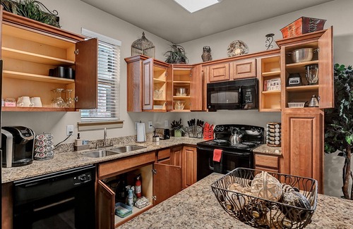 South Jordan Apartment | Dream Location, Hot Tub, Gym, Pet Friendly, Wi-Fi
