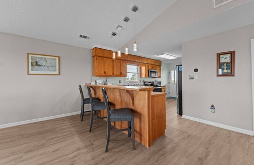 Waves House | Dream Oceanfront Getaway with Private Hot Tub, Full Kitchen, and WIFI | 5BR