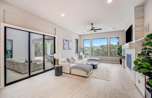 Leander House | Dream on Devil's Cove
