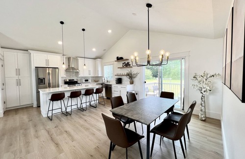 Traverse City House | Dream Palace, with Hot Tub, Game Room, Fire pit, 5BR-3BA, near Long Lake