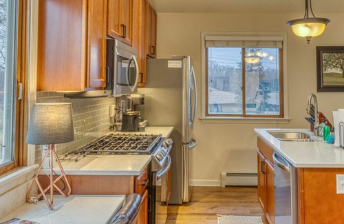 Miller Beach House | Dream Retreat Guesthouse, Indiana Dunes Nat’l Park, 10 min hike to Beach