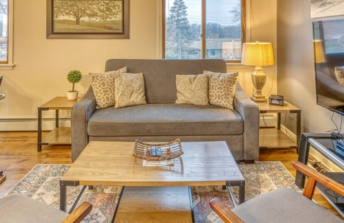 Miller Beach House | Dream Retreat Guesthouse, Indiana Dunes Nat’l Park, 10 min hike to Beach