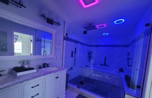 Spring Hill Apartment | Dream rooms Private Suit Entry by State park, beaches, springs & more!