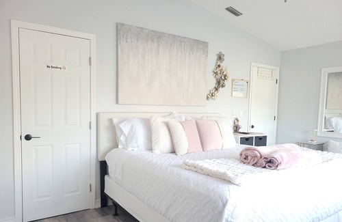 Spring Hill Apartment | Dream rooms Private Suit Entry by State park, beaches, springs & more!
