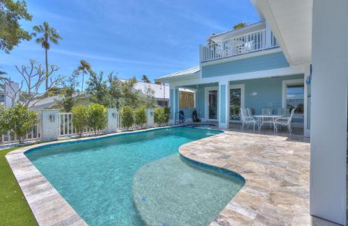 Bay Esplanade House | Dream Vacation Beach House