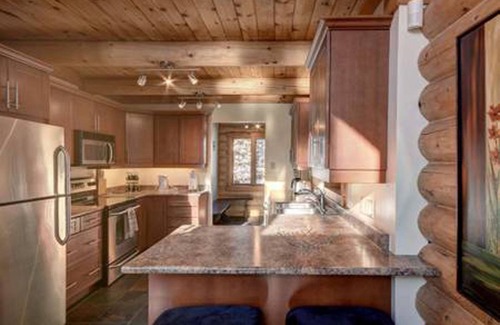Labelle Ski Chalet | Dream vacation in a log cabin on Lake Mont Tremblant