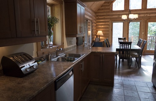 Labelle House | Dream vacation in a log cabin at the lake Mont Tremblant, Canada