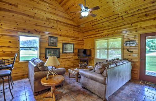 Mountain View House | Dream Valley Mountain View Cabin with Covered Porch!