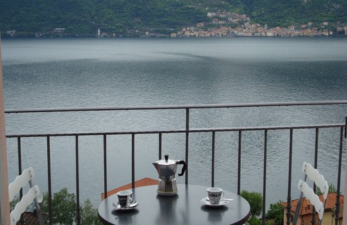 Lezzeno Apartment | Dream view - Spacious apartment with large garden