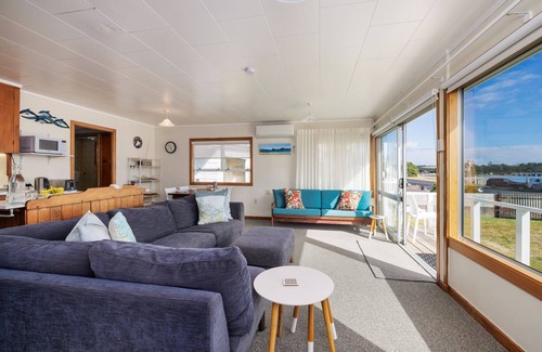 Paihia House | Dream View Waterfront - Paihia Holiday Home
