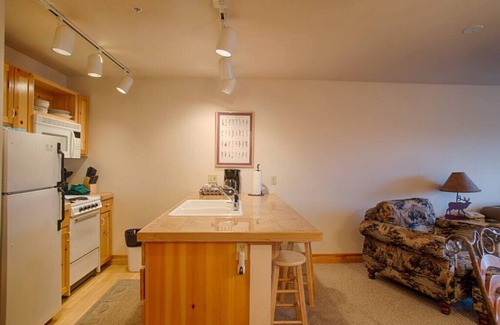 Driggs Condo | Dreamcatcher Getaway: Cozy Condo, Free shuttle to Targhee, Forest views