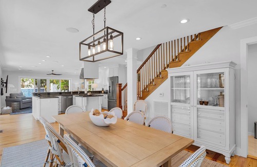 Old Town House | ~DREAMING ON DUVAL~ Grand 5 bedroom, 4.5 bath home with private pool/parking