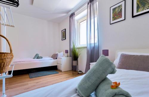 Neu-Ulm Apartment | DREAMS, 3 Schlafzimmer, Parkplatz, Stadtzentrum