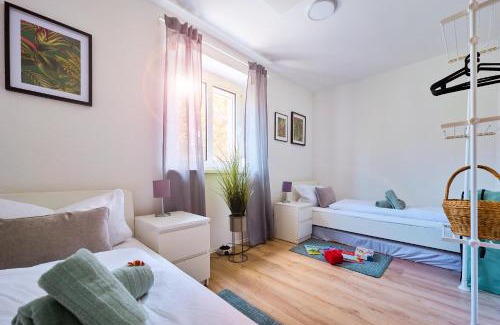 Neu-Ulm Apartment | DREAMS, 3 Schlafzimmer, Parkplatz, Stadtzentrum