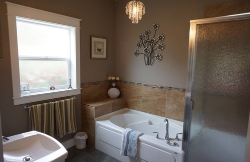 Okanagan-Similkameen Bed & Breakfast | Dreams B&B - Crystal room