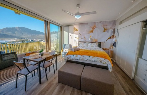 Pringle Bay Cabin | Dreamview Lodge @ The Butterfly Villa in Pringle Bay with breathtaking views